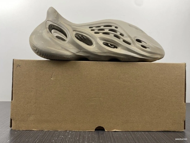 RNNR Stone Yeezy GX4472 Foam Sage Adidas 0709